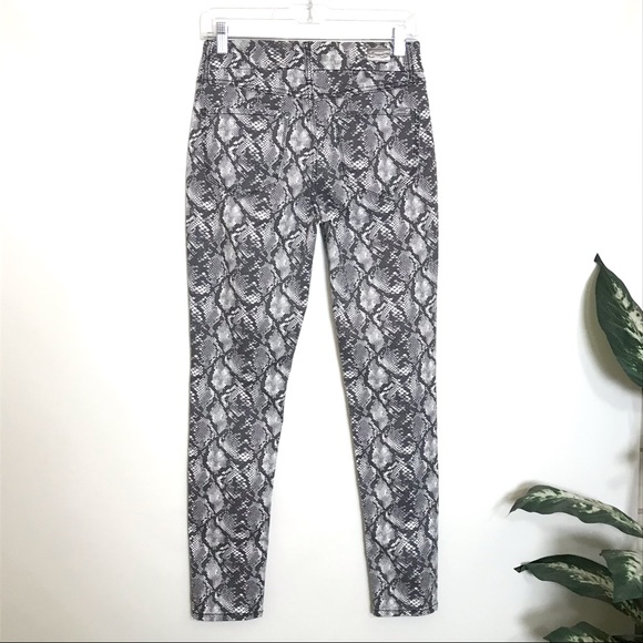SEVEN7 Tummyless High Rise Snake Skin Print Skinny Jeans - Picture 4 of 9